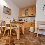 Sweet House And Ρόβινι
